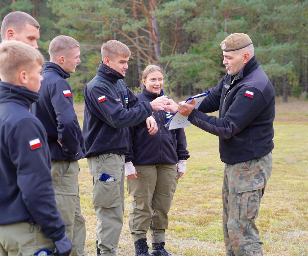 Kadeci z klas mundurowych na drawskim poligonie