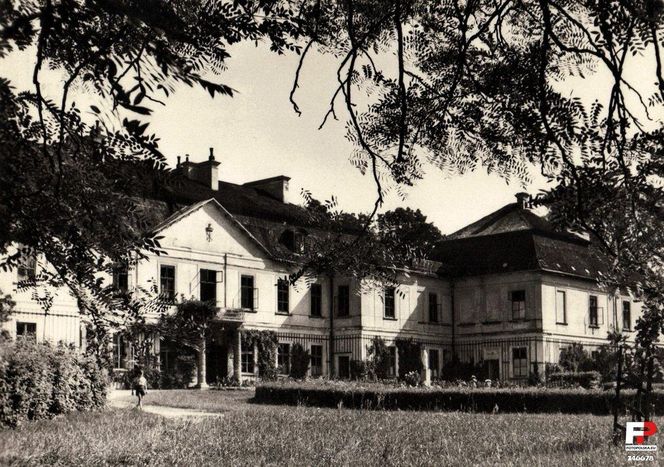 Zespół pałacowo-parkowy Klemensów-Park