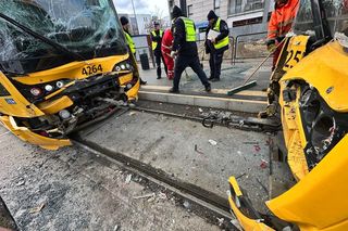 Zderzenie dwóch tramwajów w Warszawie. Wiele osób rannych