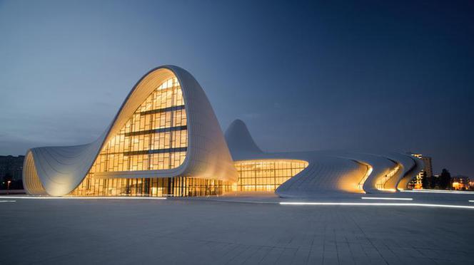Heydar Aliyev Centre. Zaha Hadid zaprojektowała centrum kultury w Azerbejdżanie