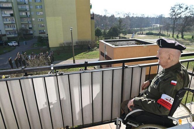 Setne urodziny bohatera! Niezwykła uroczystość Stanisława Szostaka, żołnierza AK i więźnia sowieckich łagrów