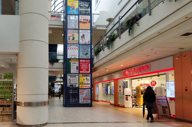 Centrum handlowe Land przy metrze Służew w Warszawie