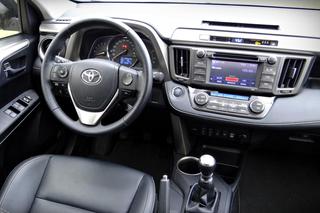 Toyota RAV4 2.2 D-4D 4x4 - TEST, opinie, zdjęcia - DZIENNIK DZIEŃ 4: Wnętrze, bagażnik i wyposażenie