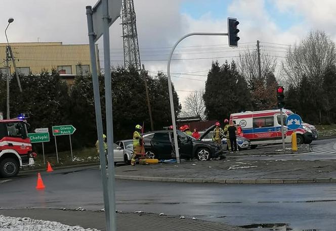 Kolizja na skrzyżowaniu w Wodzisławiu Śląskim. 18-latka trafiła do szpitala