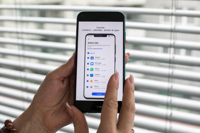 Planujesz zakup nowego smartfona Huawei P40 lite? Dowiedz się, jak łatwo przenieść się ze starego telefonu na nowy 