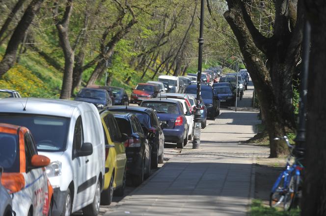 Przeciwnicy parkometrów na Saskiej Kępie i Kamionku łączą siły