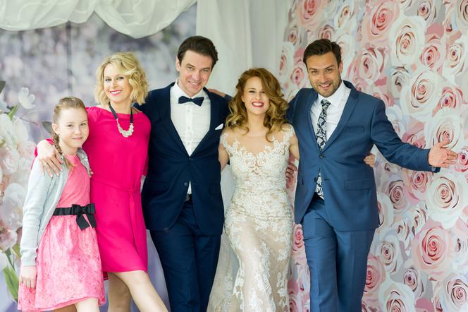 Klan odc. 3318. Ola (Kaja Paschalska), Rafał (Marcin Kwaśny), Agnieszka (Paulina Holtz), Janusz (Michał Lesień), Zosia (Amelia Malesa)