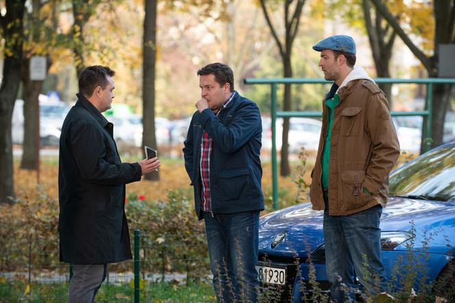 Na Wspólnej odcinek 2812, Michał (Robert Kudelski), Tymon (Łukasz Wójcik), Sławek (Mariusz Słupiński)