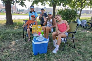 Komu lemoniadę na ochłodę? Sympatyczna akcja dzieci w Lesznie [ZDJĘCIA]