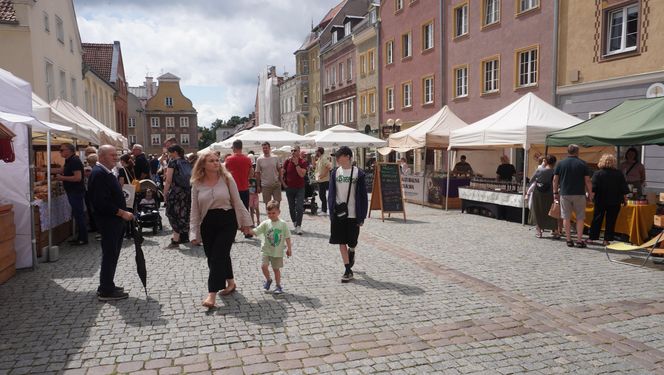 Dni Olsztyna 2025. Dziesiątki wystawców i setki olsztynian na Jarmarku Jakubowym
