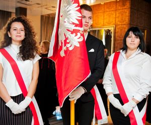 Podczas uroczystej ceremonii inauguracji nowego roku akademickiego 2024/2025 odbyła się tradycyjna immatrykulacja studentów i studentek pierwszego roku.