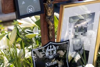 Koszulka klubowa i kij do hokeja spoczęły w grobie Natana. Gniezno żegna 18-latka