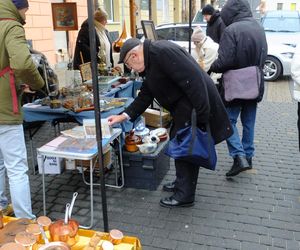 Targowanie idzie na całego. Zobacz, co można kupić na Lubelskiej Giełdzie Staroci