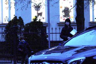 Marta Kaczyńska odbiera synka z niepublicznego przedszkola