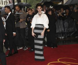 Anne Hathaway niczym figura woskowa. Nie wygląda na 42 lata!