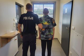 Przewoził w bagażniku dwóch Afgańczyków. Wpadł podczas policyjnej akcji na A2