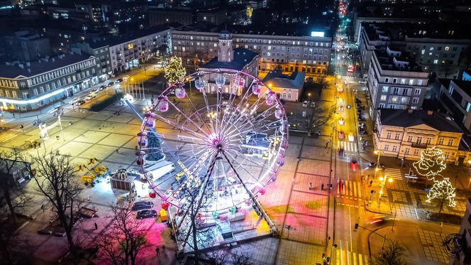 Świąteczne iluminacje w Częstochowie gotowe na jarmark bożonarodzeniowy