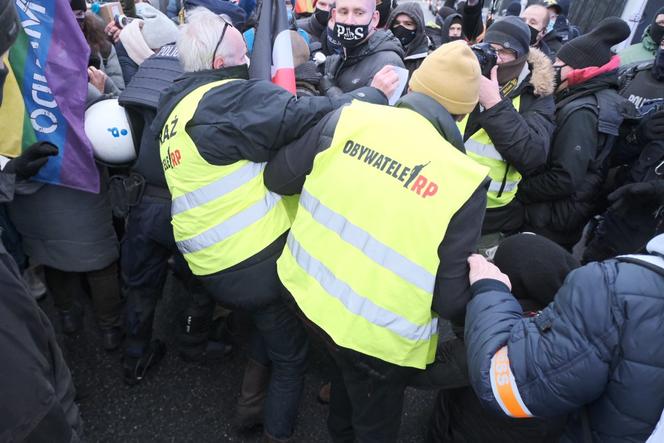 Starcie policji z uczestnikami protestu