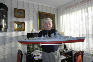 Model pancernika „Bismarck”  w skali 1:200 złożony przez Zbigniewa Szulca