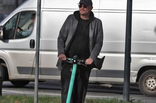 Krzysztof Ibisz z rodziną na spacerze