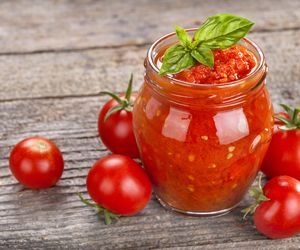 Przecier pomidorowy na szybko: sposób na przecier [WIDEO]