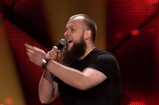 Daniel Warakomski z The Voice of Poland - potężnym głosem zapewnił sobie awans! Kim jest wokalista?