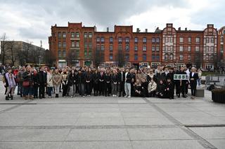 Maturzyści w Rudzie Śląskiej zatańczyli poloneza na rynku
