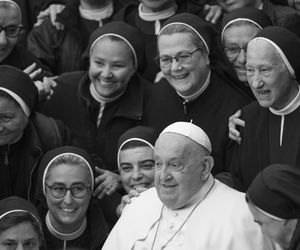 Papież Franciszek nie żyje.