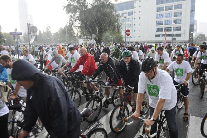 Rowerzyści zablokują Warszawę. Masa Krytyczna przejedzie przez miasto. Znamy trasę