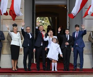 Uroczyste wejście Pary Prezydenckiej do Pałacu Prezydenckiego. Przemarsz ulicami Warszawy