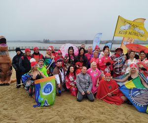 Mazowieckie Morsy otworzyły sezon morsowania 2025/2026 nad zalewem w Siedlcach