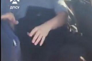 Ksiądz ukrył mężczyznę pod sutanną