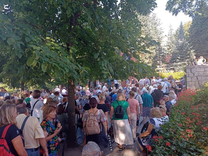   Tłumy pielgrzymów w Gietrzwałdzie. Trwa odpust i dożynki archidecezjalne. Zobacz zdjęcia