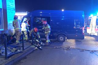 Bus wjechał w centrum handlowe w Drawsku Pomorskim