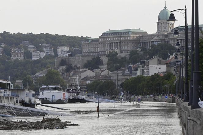 Fala kulminacyjna dociera do stolicy! Orban zapewnia, że wszystko pod kontrolą