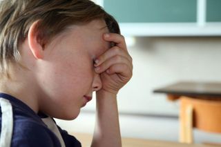 W szkole po wystawieniu ocen dzieciom jest trudno? Psycholożka ostrzega przed „sypaniem się rutyny”