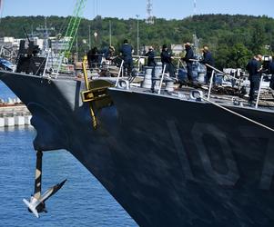 Amerykański niszczyciel rakietowy USS Gravely zacumował przy Nabrzeżu Francuskim portu w Gdyni