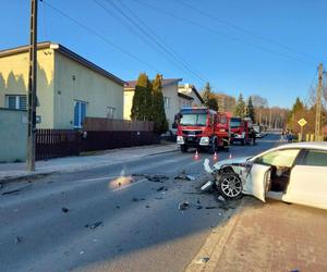 Czołowe zderzenie na ulicy Kościelnej w Starachowicach