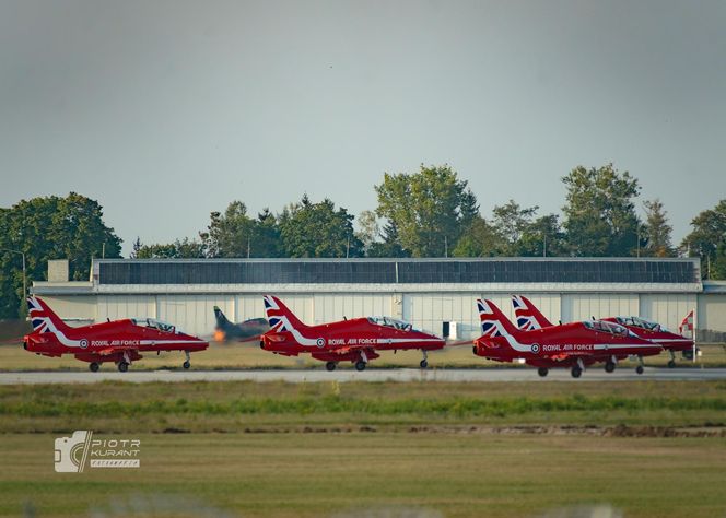 Wzruszający gest pilotów odlatujących z Radomia. Polska flaga na niebie dla „Slaba”