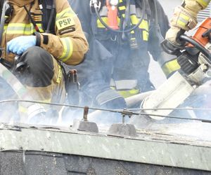 Pożar poddasza na Grochowie. Ewakuacja kilkudziesięciu osób