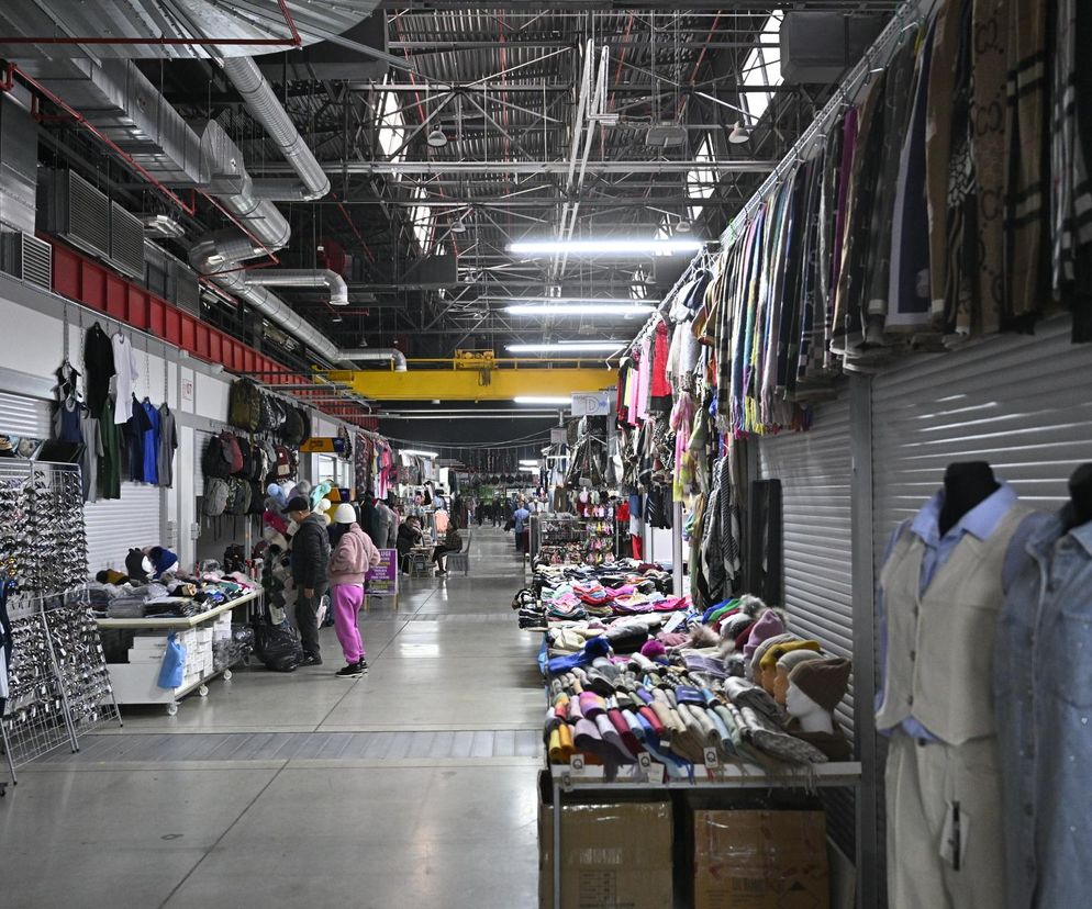 Przełom w centrum handlowym na Modlińskiej. Po tygodniach walki kupcy wracają do normalnej pracy