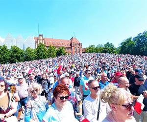 Manifestacja 4 czerwca na placu Solidarności w Szczecinie