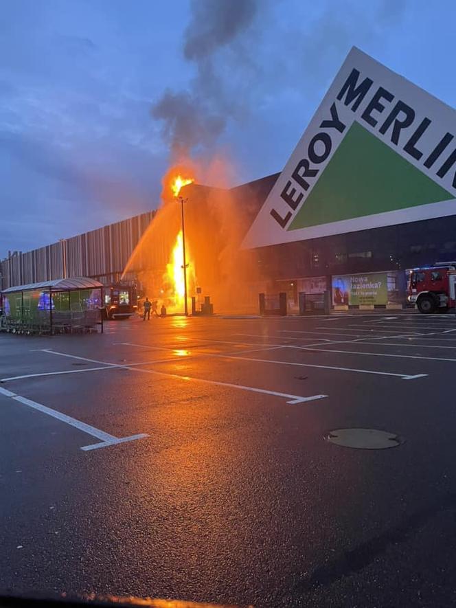 Pożar Leroy Merlin w Olsztynie. Ewakuowano kilkadziesiąt osób 