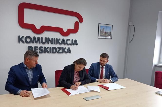 Po 20 latach autobusem do Kęt. Dzięki współpracy Gminy Czernichów z Beskidzkim Związkiem Powiatowo-Gminnym od 1 stycznia 2022 na nowo uruchomiona została komunikacja publiczna do Kęt