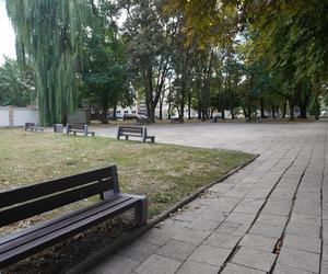 Plac Mordechaja Tenenbauma. To część Skweru przy Żabiej w Białymstoku