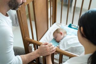 Ten rytuał usypiania niemowląt pokochają zmęczeni rodzice? Opracowali go japońscy naukowcy