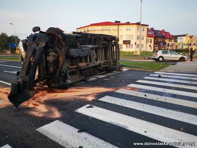 Pijany kierowca busa staranował volkswagena