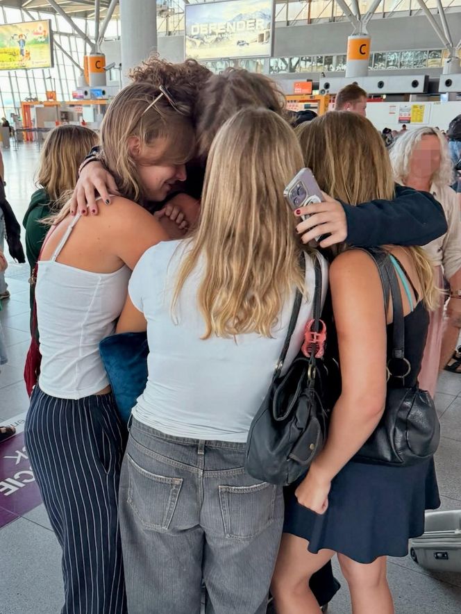 Anna Dereszowska zalała się łzami na lotnisku