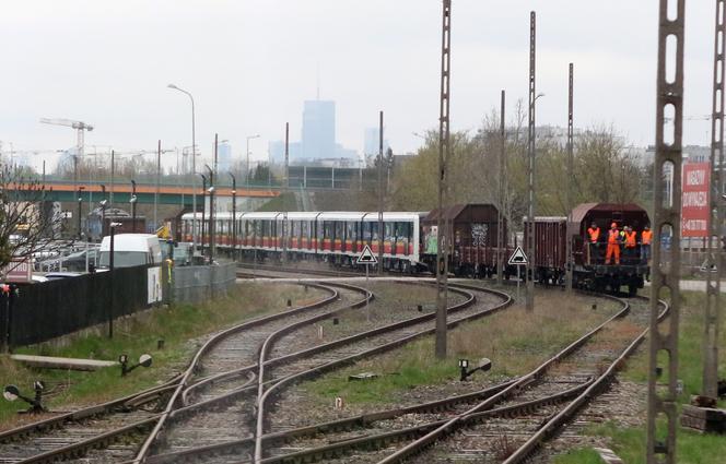 Powitaliśmy nowy pociąg metra. Skoda Varsovia jest już w Warszawie