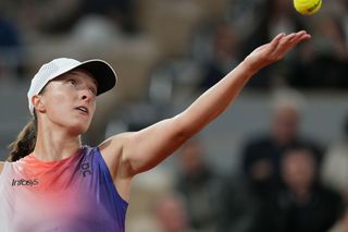 Iga Świątek - Marketa Vondrousova: mecz DZISIAJ 4.06.2024 na żywo. O której gra Świątek?